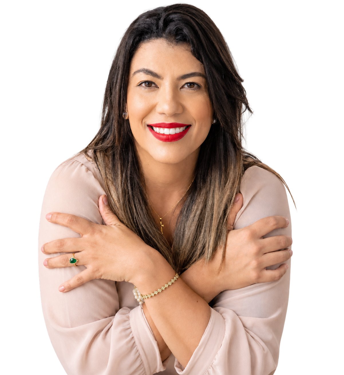 Dra. Roberta Leal sorrindo de braços cruzados